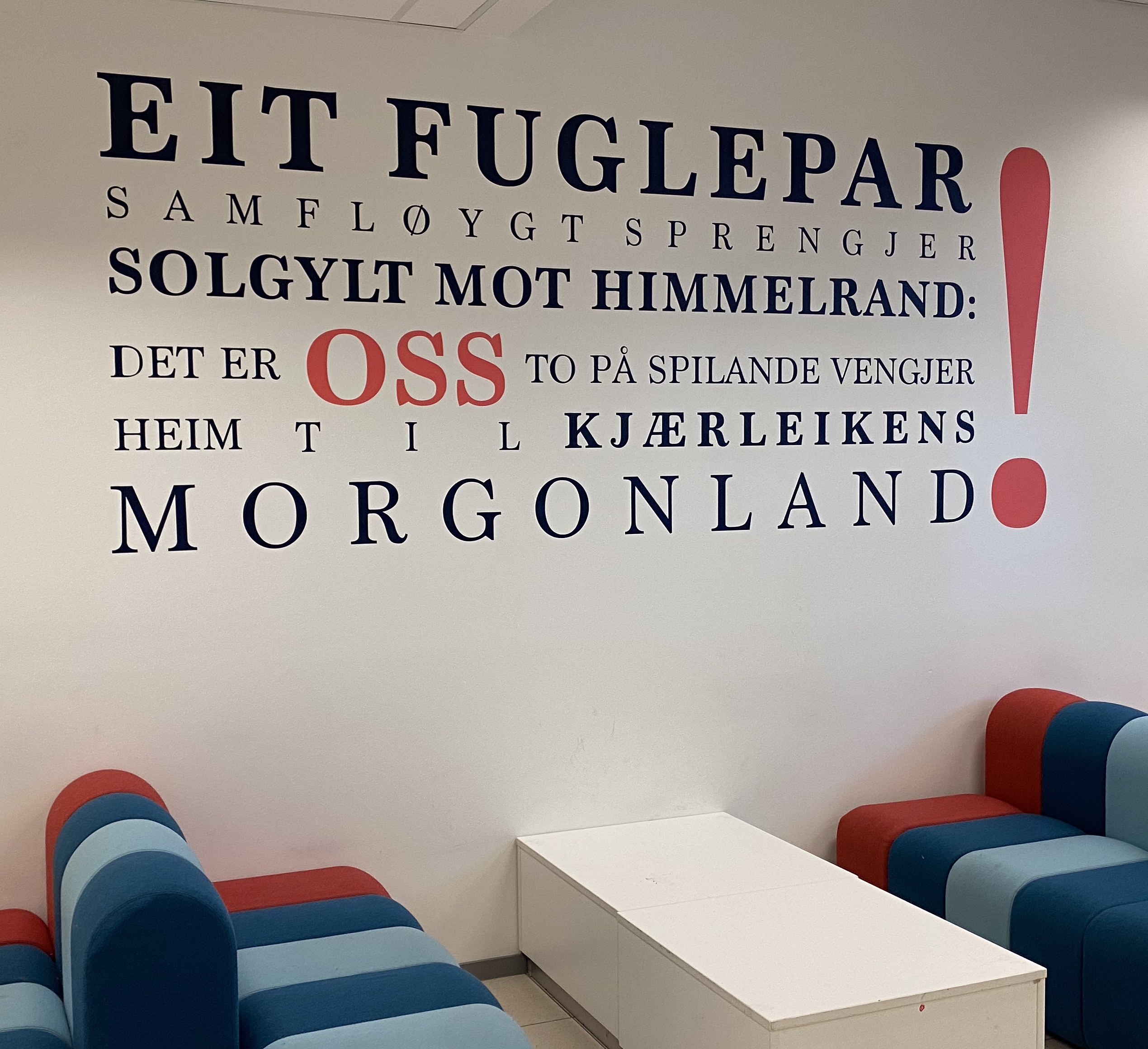 Sande-sitat p&aring; veggen