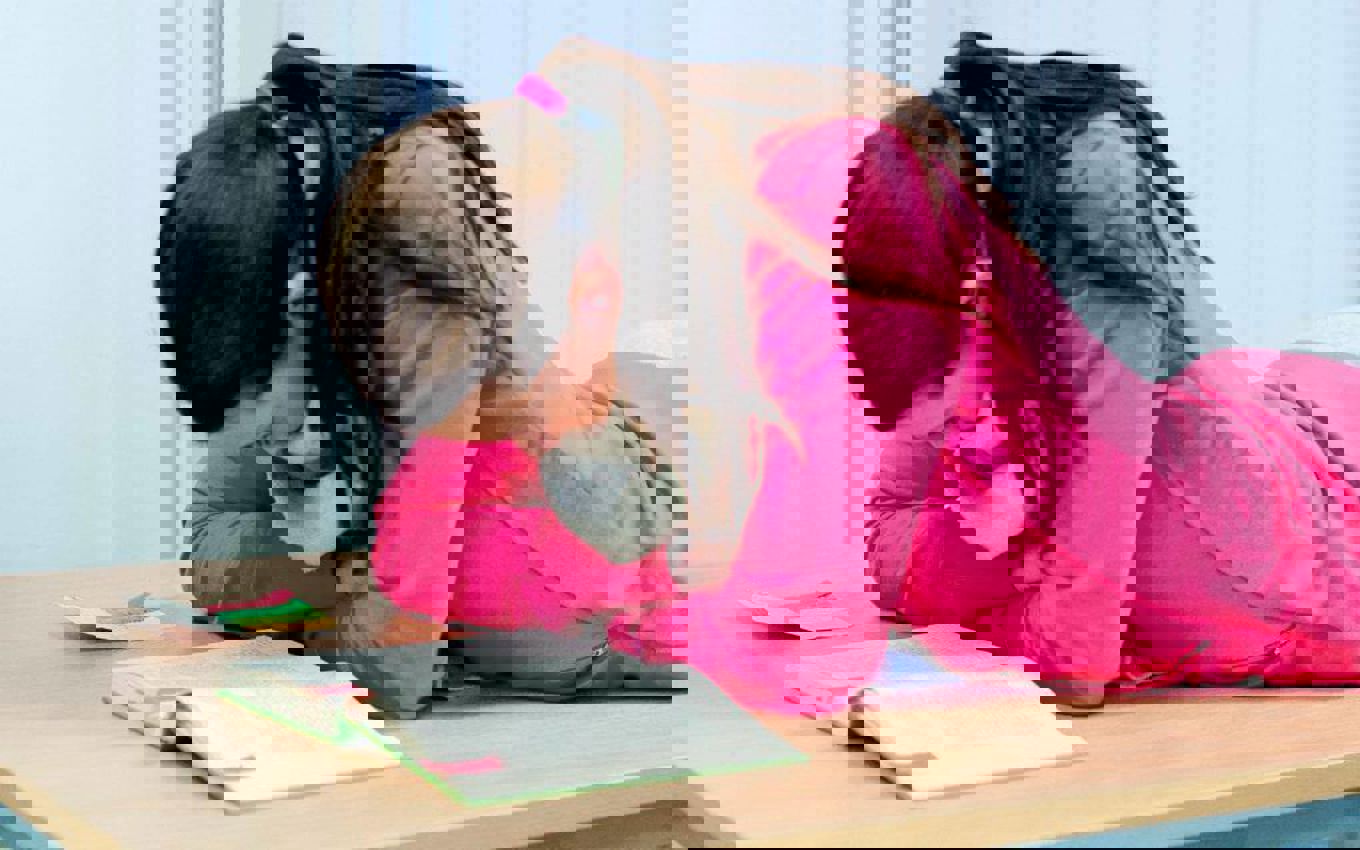 Elev som leser til eksamen Elev som leser til eksamen