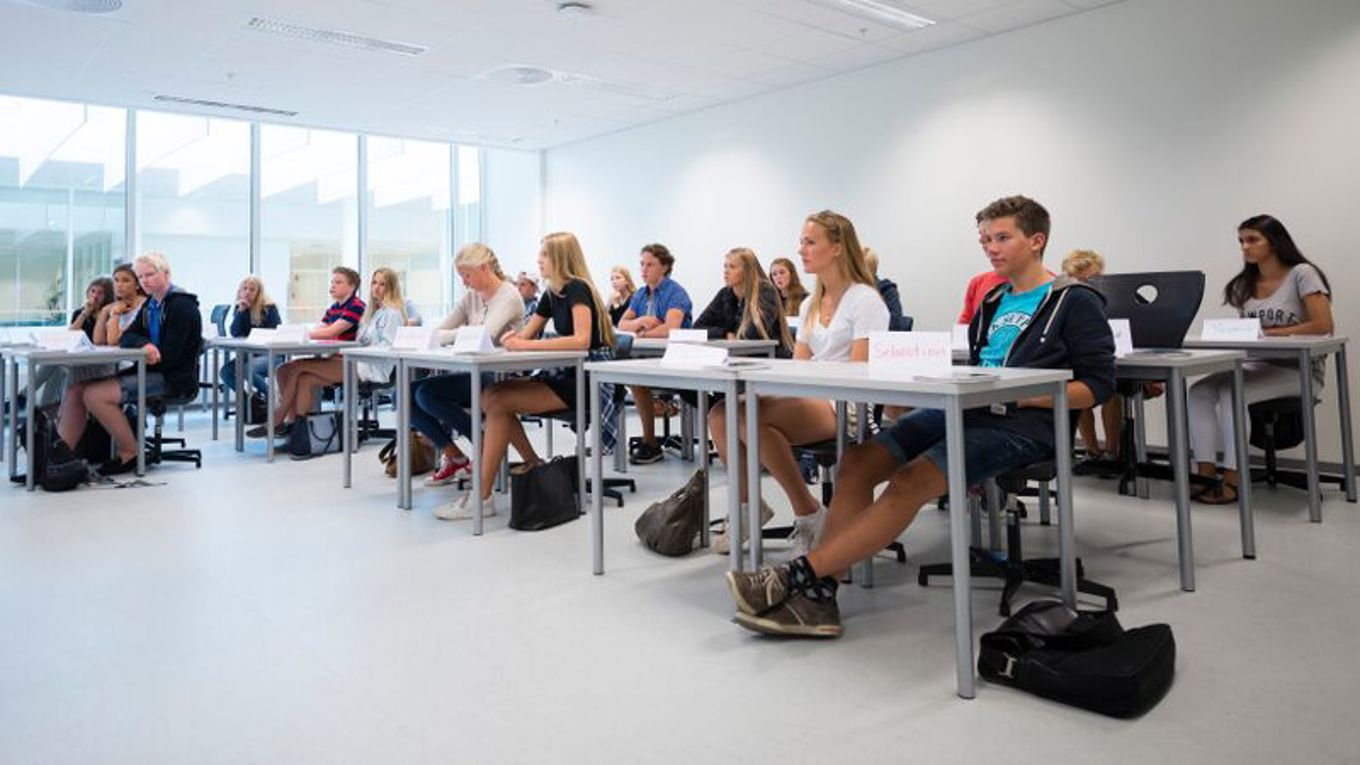 Klasserom med elever i arbeid Klasserom med elever i arbeid