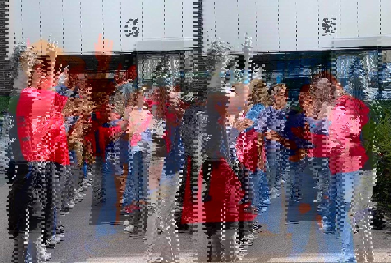 Faddere ønsker velkommen første skoledag